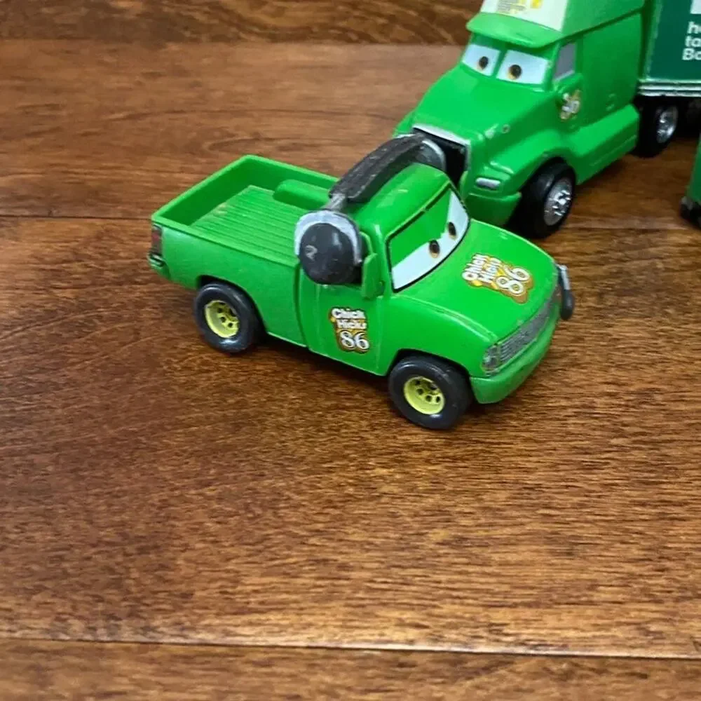 DISNEY PIXAR Cars Chick Hicks HTB 86 Semi Hauler Pit Crew Diecast Set